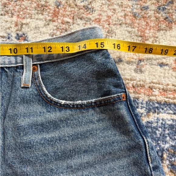 Levi Strauss Two Tone Cut-Off Jean Shorts - Size 29 - Picture 8 of 9